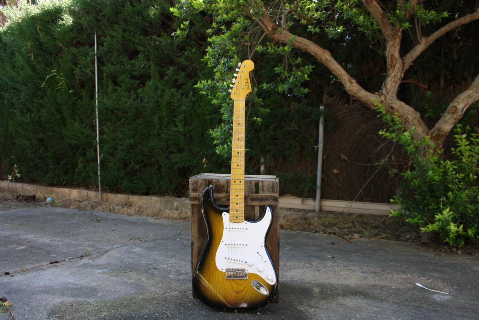 Vintage electric guitar S-Model 20th Anniversary, sunburst relic Stratocaster handmade by Bull Skull