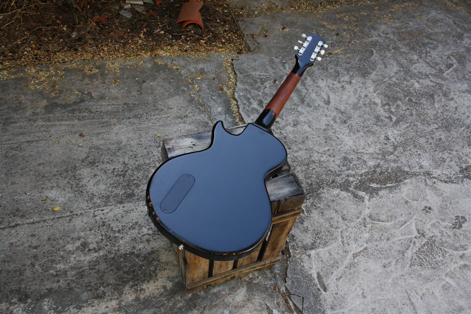 Guitarra single-cut negra artesanal, Bull Skull Valencia
