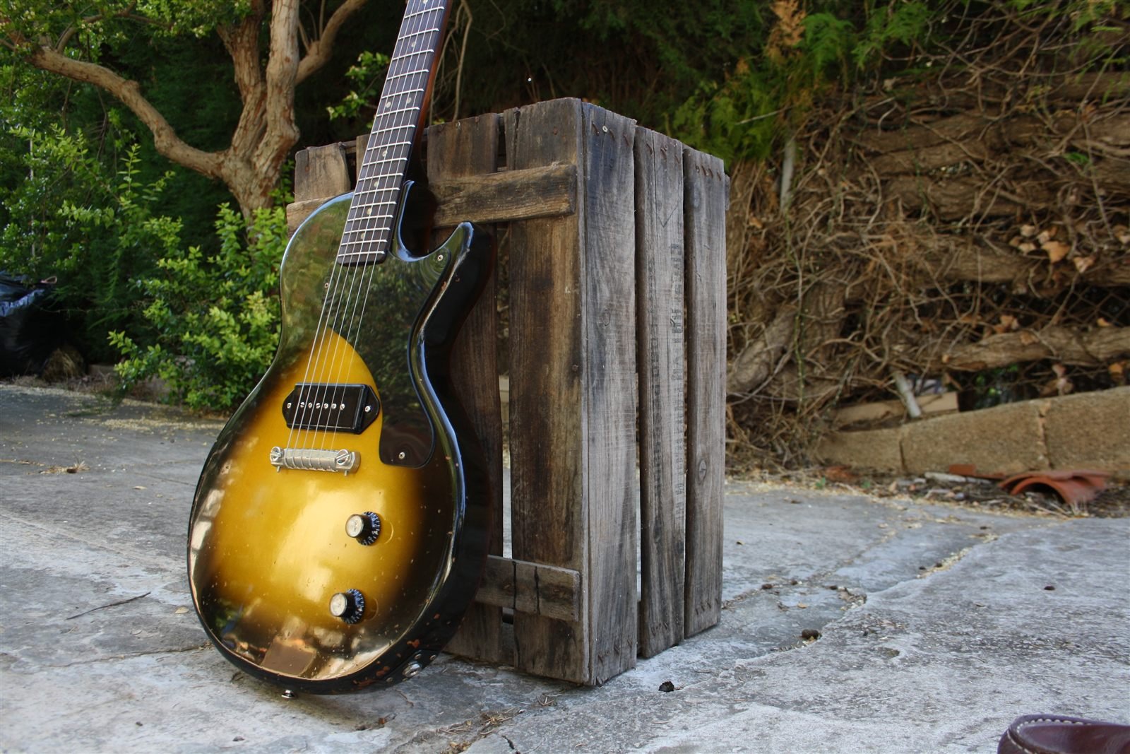 Guitarra single-cut sunburst artesanal, Bull Skull Valencia