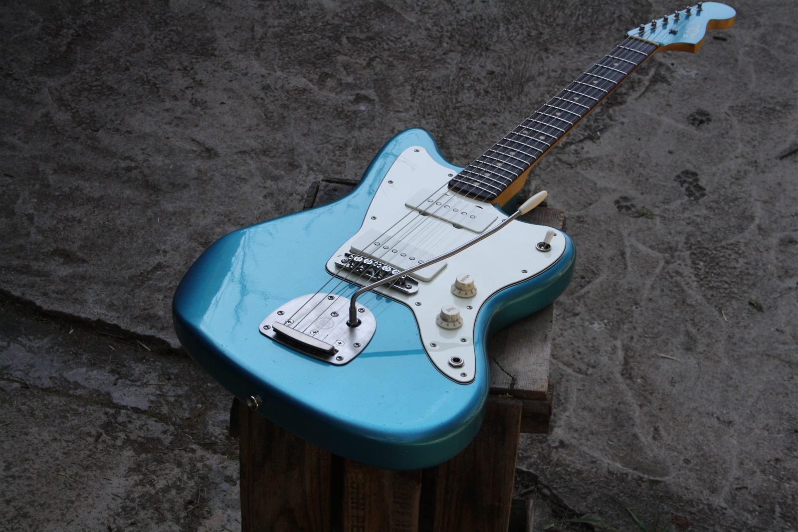 Guitarra eléctrica offset JZ-Model en Ocean Turquoise, Bull Skull
