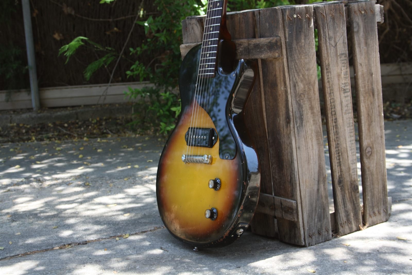 Guitarra eléctrica single-cut sunburst J-Model, Bull Skull