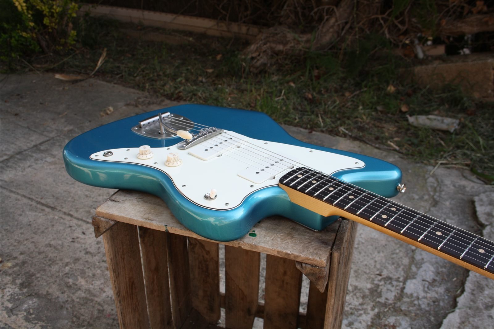 Cuerpo offset de la guitarra Bull Skull en Ocean Turquoise