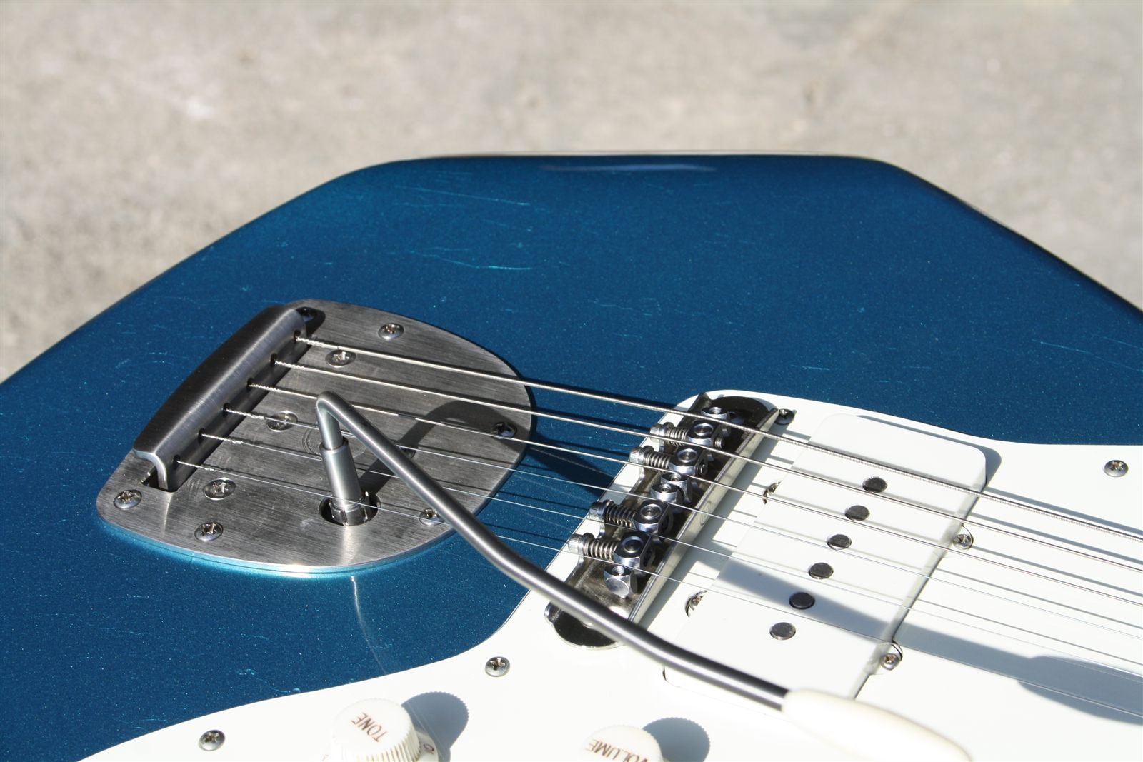 Trémolo Mastery de la guitarra offset Bull Skull